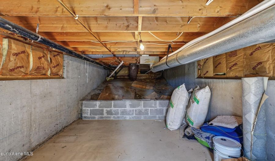 6616 Comanche St, Bonners Ferry, ID 83805 - 4 Beds, 4 Bath