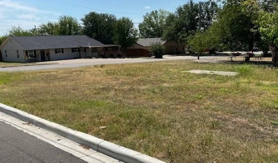 724 Dalton St, Weatherford, TX 76086 - 0 Beds, 0 Bath