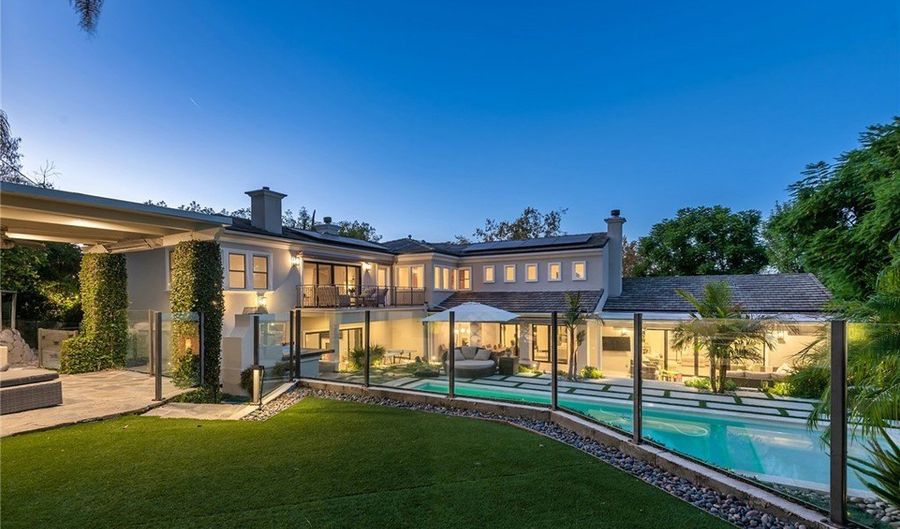 17980 Rancho St, Encino, CA 91316 - 5 Beds, 5 Bath