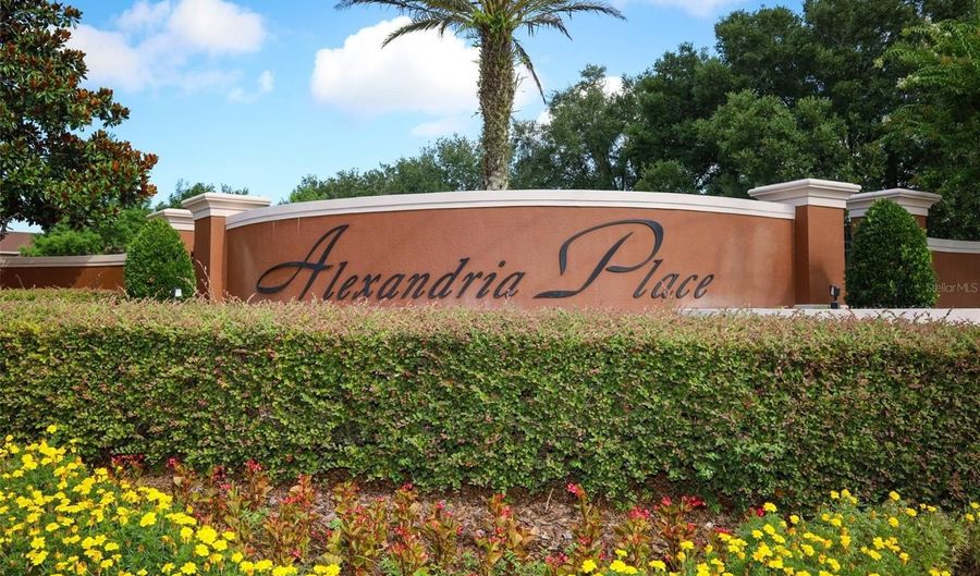 426 ALEXANDRIA PLACE Dr, Apopka, FL 32712 - 4 Beds, 2 Bath