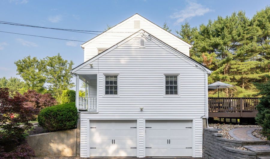 56 Juniper Dr, Avon, CT 06001 - 4 Beds, 2 Bath