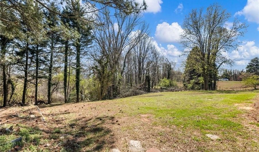 800 Park Ave, Baldwin, GA 30511 - 3 Beds, 2 Bath