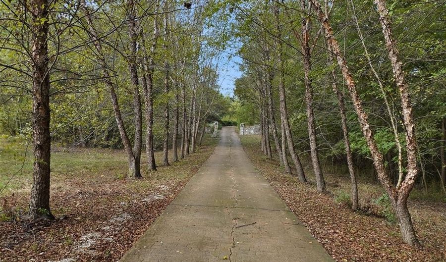 6703 Frandsen Rd, Alhambra, IL 62001 - 10 Beds, 4 Bath