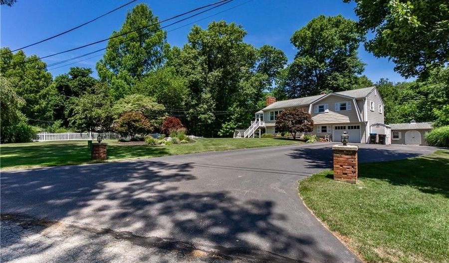 26 Sharon Pkwy, North Smithfield, RI 02896 - 3 Beds, 2 Bath