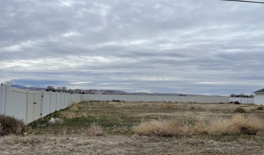 98 N 50 E, Blackfoot, ID 83221 - 7 Beds, 5 Bath