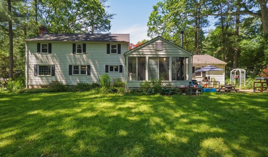 32 Fox Den Rd, Avon, CT 06001 - 4 Beds, 3 Bath