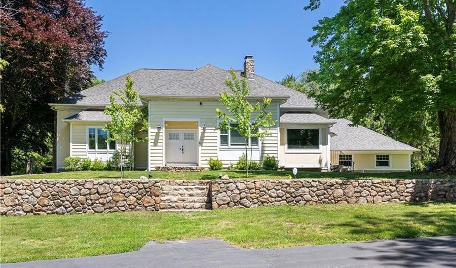 80 Woodbridge Dr, East Greenwich, RI 02818 - 3 Beds, 4 Bath