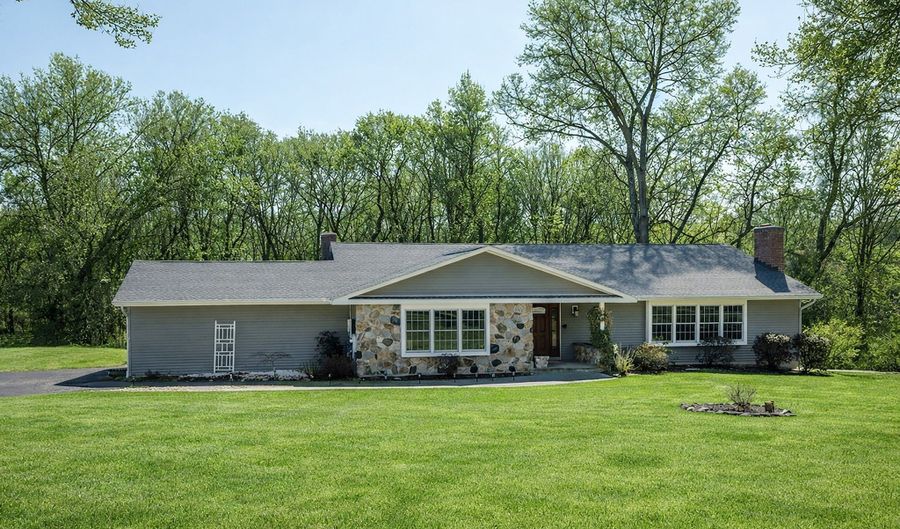 9 Delno Dr, Danbury, CT 06811 - 3 Beds, 3 Bath