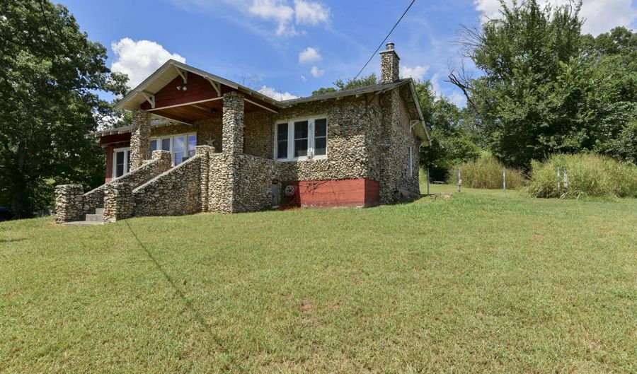 802 W Highway 76, Anderson, MO 64831 - 3 Beds, 2 Bath