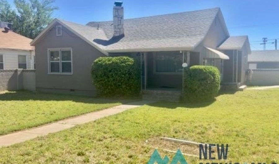 414 S Mesquite St, Carlsbad, NM 88220 - 3 Beds, 2 Bath