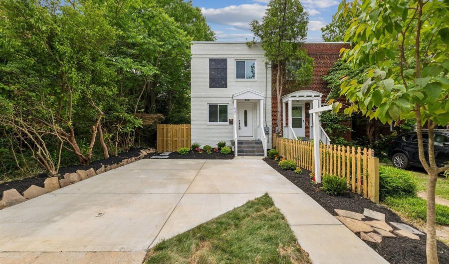 415 E MASON Ave, Alexandria, VA 22301 - 3 Beds, 4 Bath