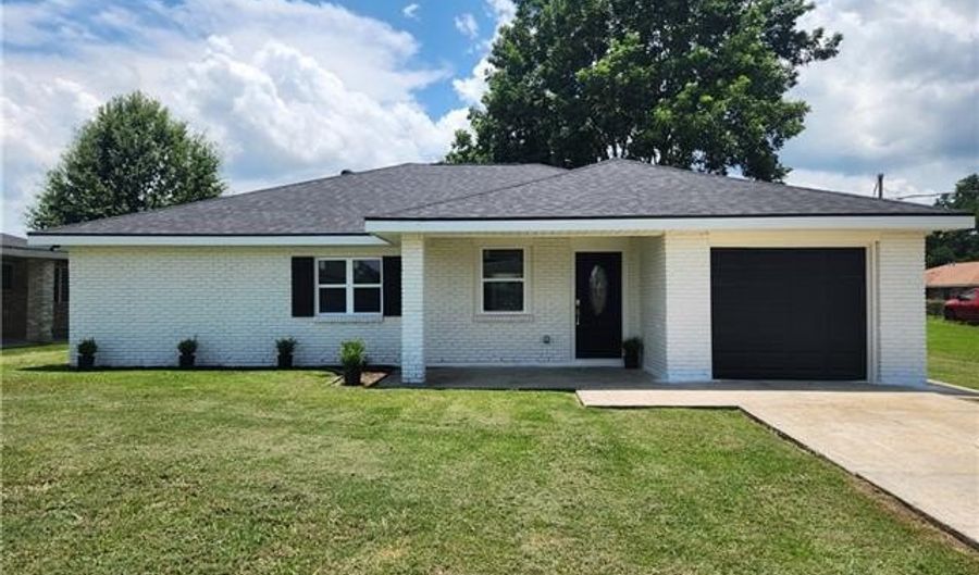 112 NU St, Belle Chasse, LA 70037 - 3 Beds, 2 Bath