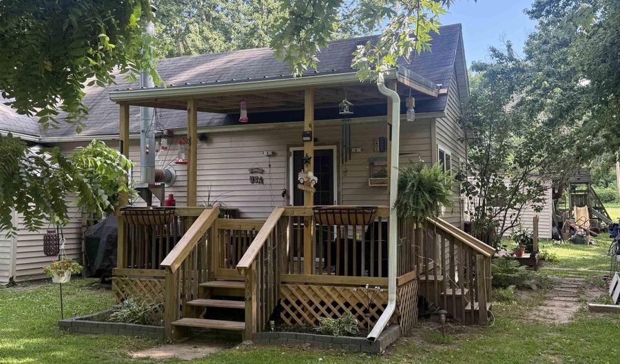 6862 N Jackson St, Attica, IN 47918 - 2 Beds, 1 Bath