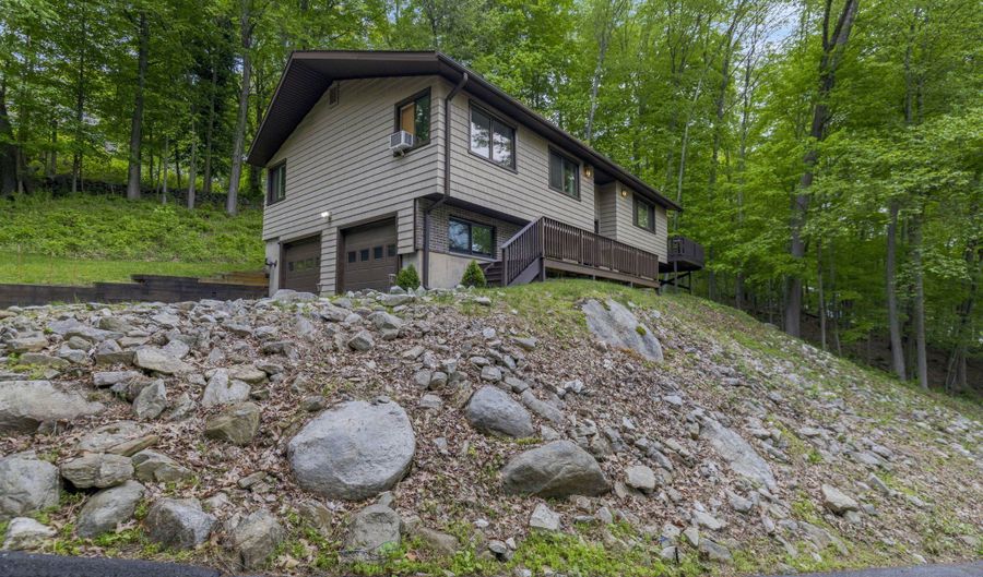 41 Elbow Hill Rd, Brookfield, CT 06804 - 3 Beds, 2 Bath