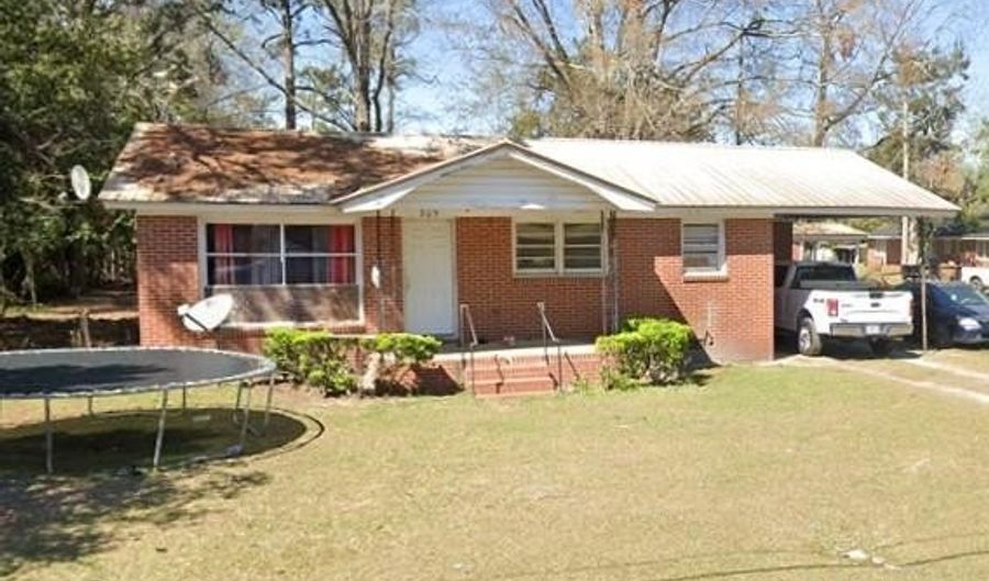 Wayne - Seventh, Adel, GA 31620 - 6 Beds, 2 Bath