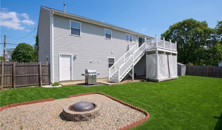 234 3rd Ave, Cranston, RI 02910 - 3 Beds, 3 Bath