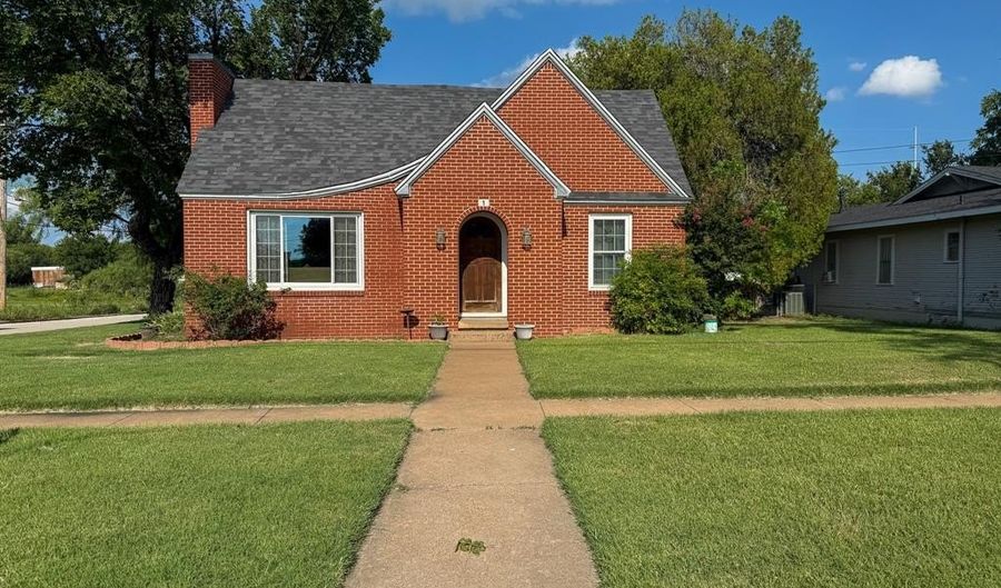 1 S Pecan St, Albany, TX 76430 - 3 Beds, 2 Bath