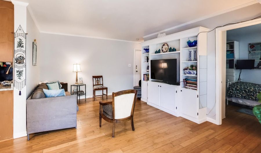 4909 AMERICANA Dr T6, Annandale, VA 22003 - 2 Beds, 1 Bath