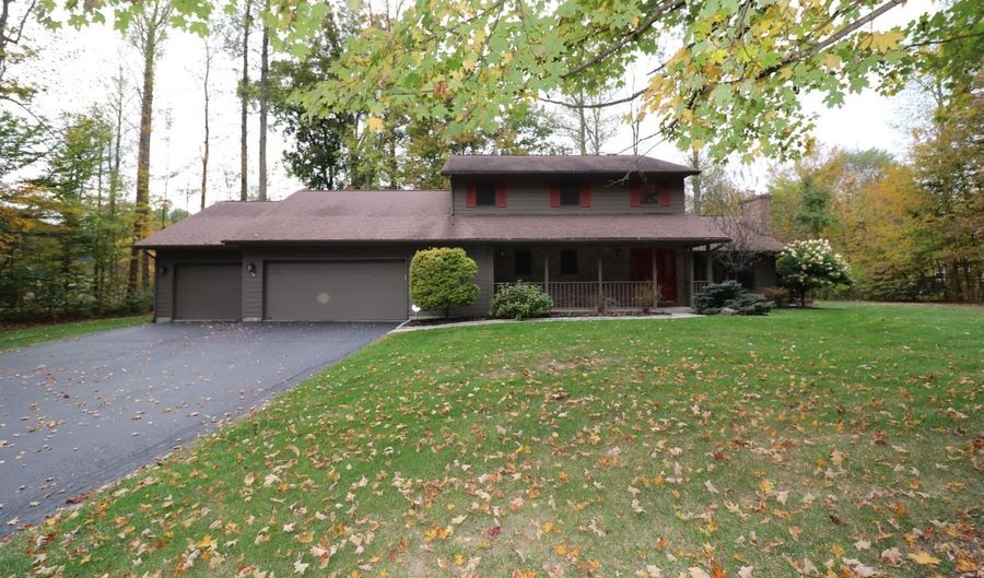 226 Lakeshore Dr, Batesville, IN 47006 - 4 Beds, 3 Bath