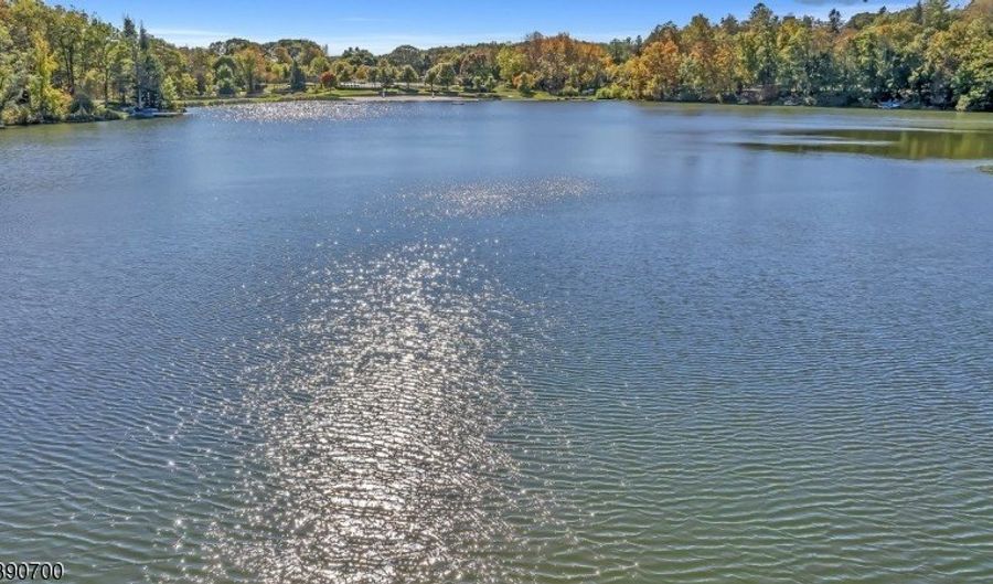51 Lakeside Dr, Alloway, NJ 07422 - 3 Beds, 2 Bath