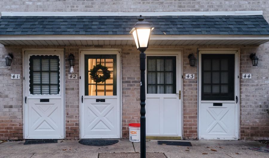 42 CAVENDISH Dr 42, Ambler, PA 19002 - 2 Beds, 2 Bath