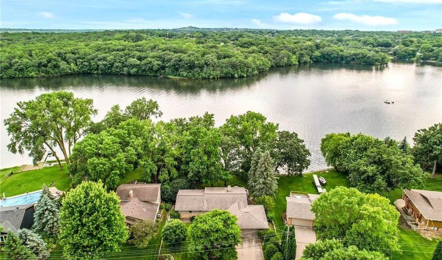451 Reflection Rd, Apple Valley, MN 55124 - 4 Beds, 2 Bath