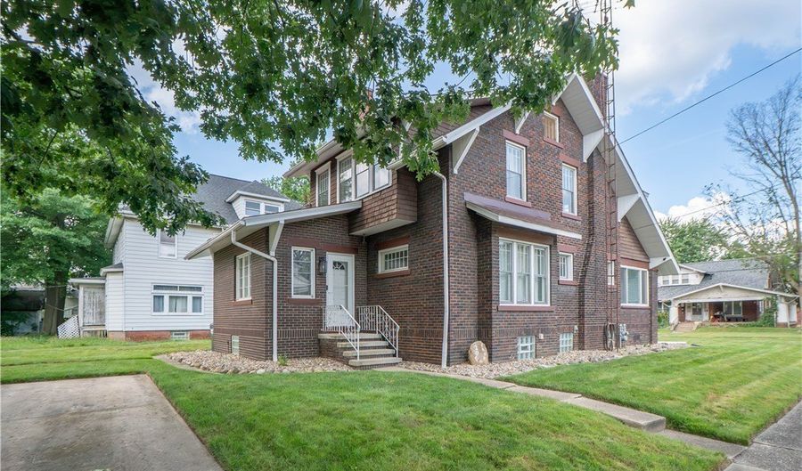 106 W Summit St, Alliance, OH 44601 - 3 Beds, 2 Bath