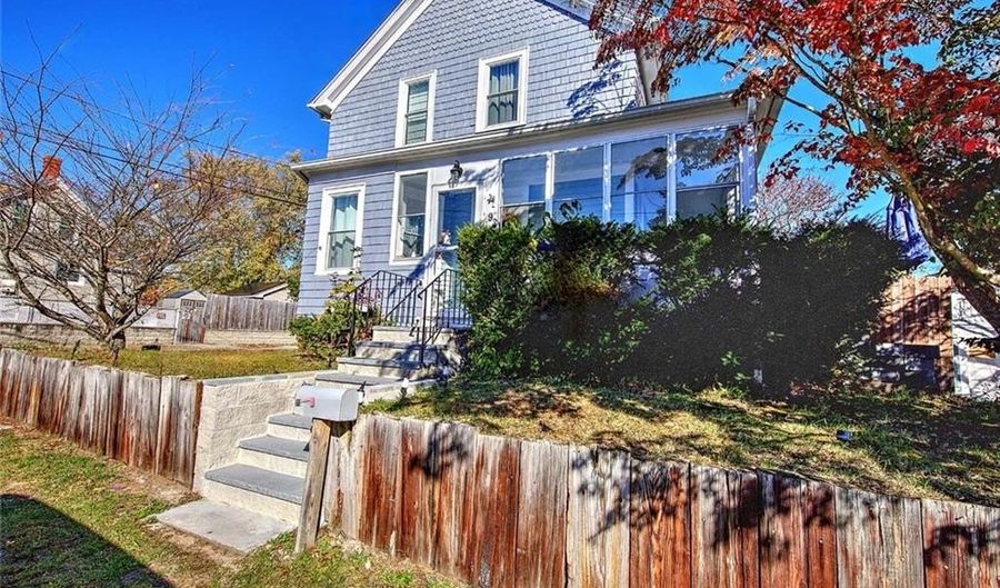 93 Narragansett Ave, East Providence, RI 02915 - 3 Beds, 1 Bath
