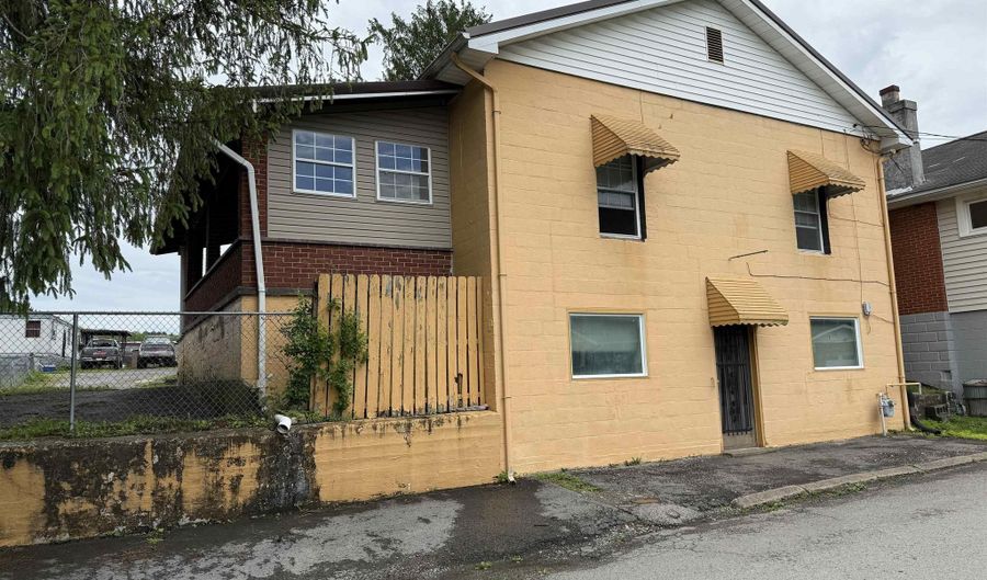 306 Cook St, Barrackville, WV 26559 - 3 Beds, 1 Bath