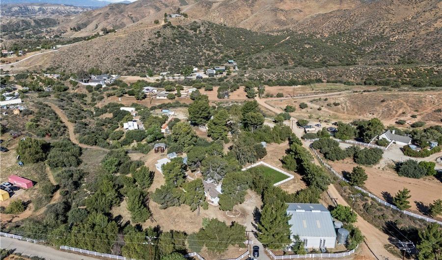 32651 Teller Ave, Agua Dulce, CA 91390 - 2 Beds, 1 Bath