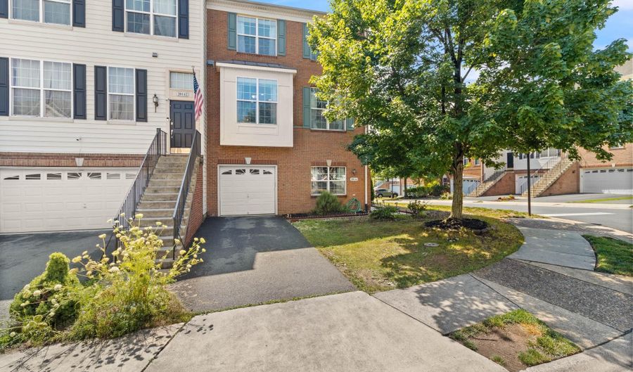 20144 PRAIRIE DUNES Ter, Ashburn, VA 20147 - 3 Beds, 3 Bath