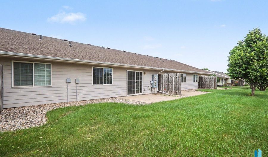 412 N 9th Ave, Brandon, SD 57005 - 2 Beds, 1 Bath