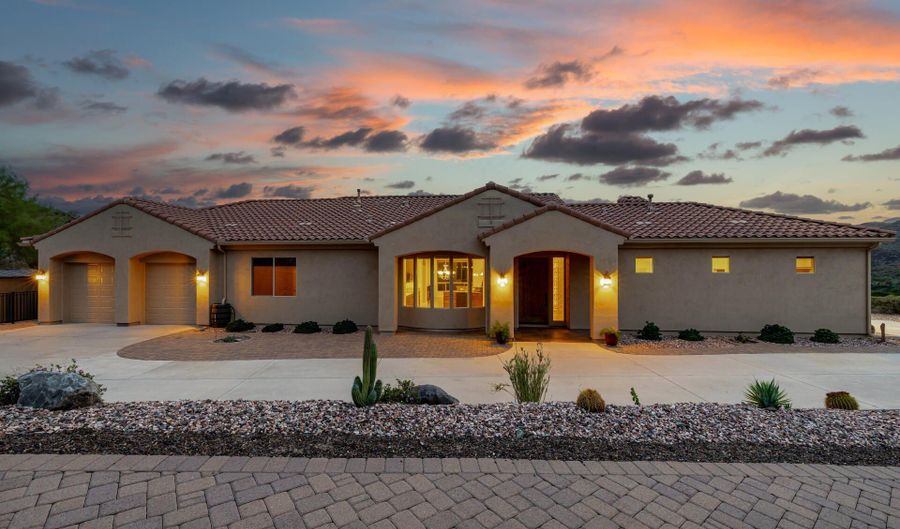 18685 E AGUA Vis, Black Canyon City, AZ 85324 - 3 Beds, 3 Bath