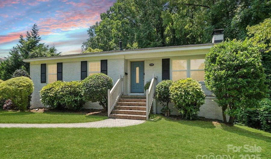 2528 Arnold Dr, Charlotte, NC 28205 - 3 Beds, 3 Bath