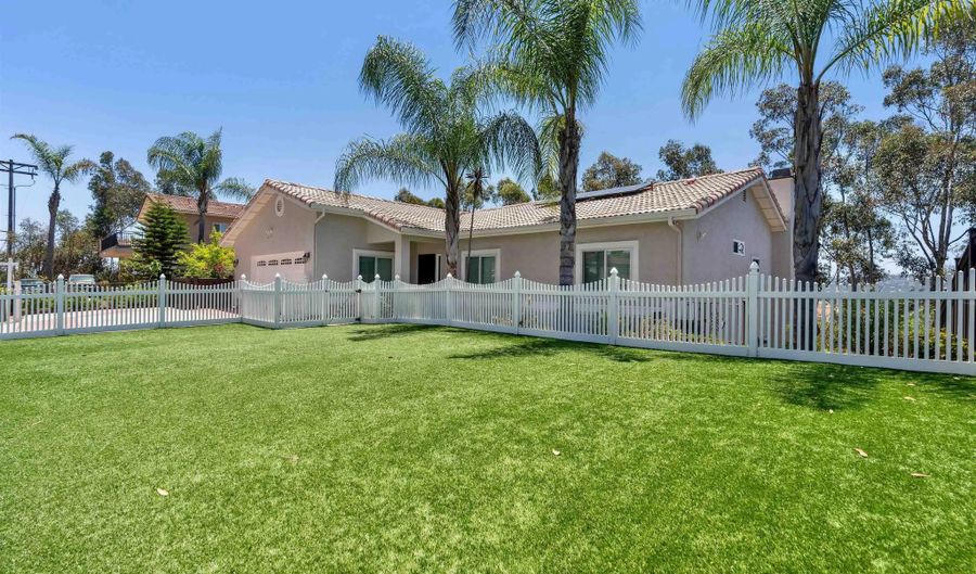 401 S Vine St, Escondido, CA 92025 - 5 Beds, 4 Bath