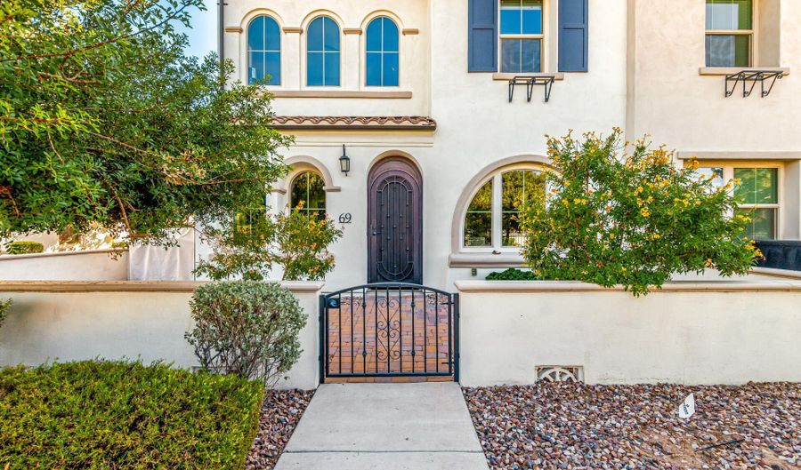 2477 W MARKET Pl 69, Chandler, AZ 85248 - 4 Beds, 3 Bath