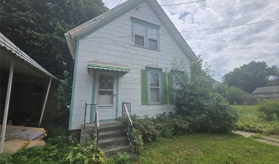 715 VINE St, Erie, PA 16503 - 2 Beds, 1 Bath
