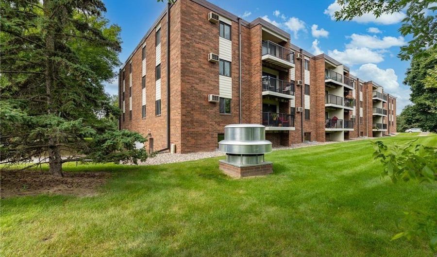 4 Pine Tree Dr 233, Arden Hills, MN 55112 - 2 Beds, 2 Bath