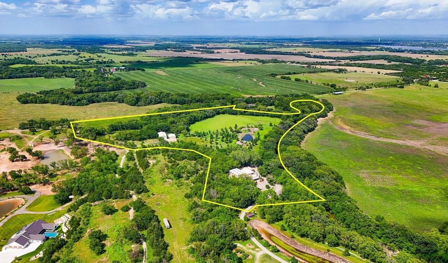 9716 SW Hwy 54, Augusta, KS 67010 - 3 Beds, 4 Bath