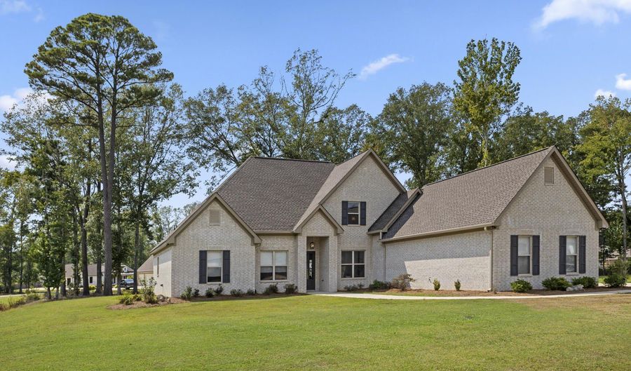 301 Leland Dr, Brandon, MS 39042 - 4 Beds, 3 Bath