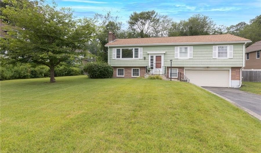 398 Central St, North Smithfield, RI 02896 - 3 Beds, 3 Bath