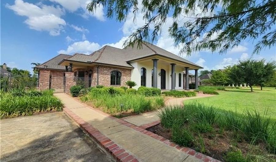 4708 CHRISTOPHER Pl, Alexandria, LA 71303 - 5 Beds, 6 Bath