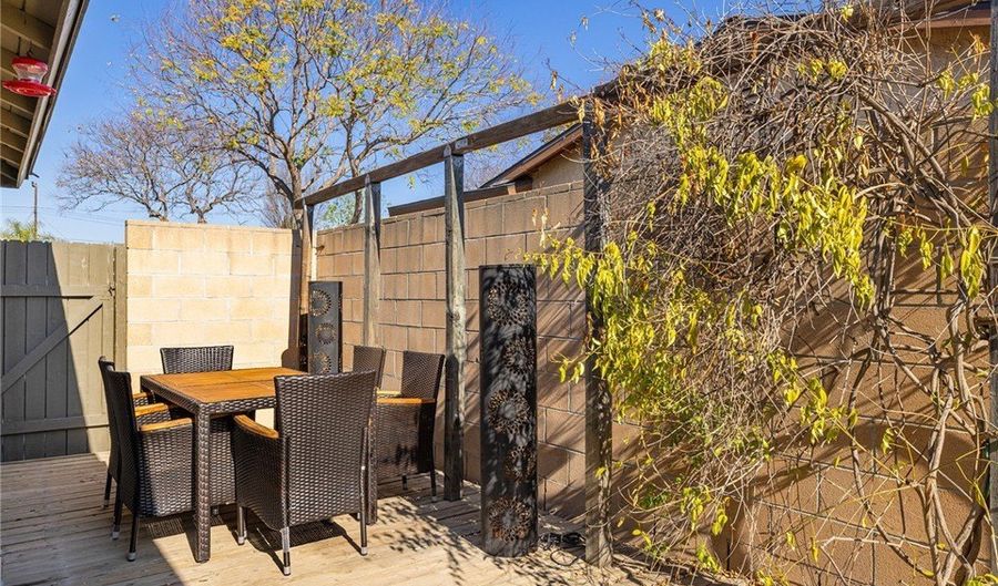 2206 Stinson St, Simi Valley, CA 93065 - 3 Beds, 2 Bath