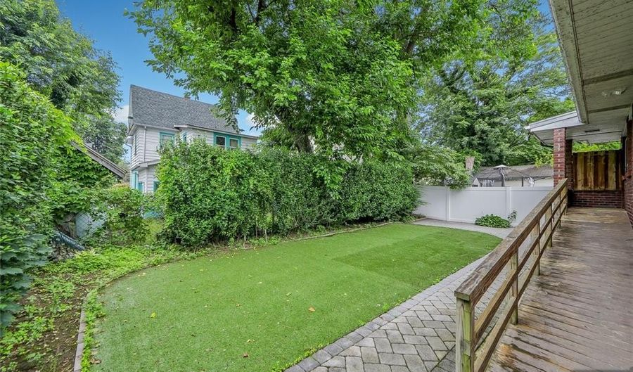 21 E Central Ave, Bergenfield, NJ 07621 - 5 Beds, 3 Bath