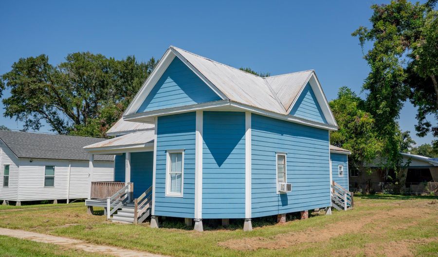 311 S Guegnon St, Abbeville, LA 70510 - 2 Beds, 1 Bath