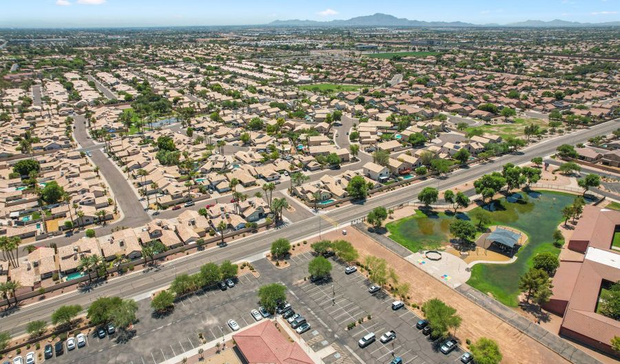 444 S MEADOWS Dr, Chandler, AZ 85224 - 3 Beds, 3 Bath