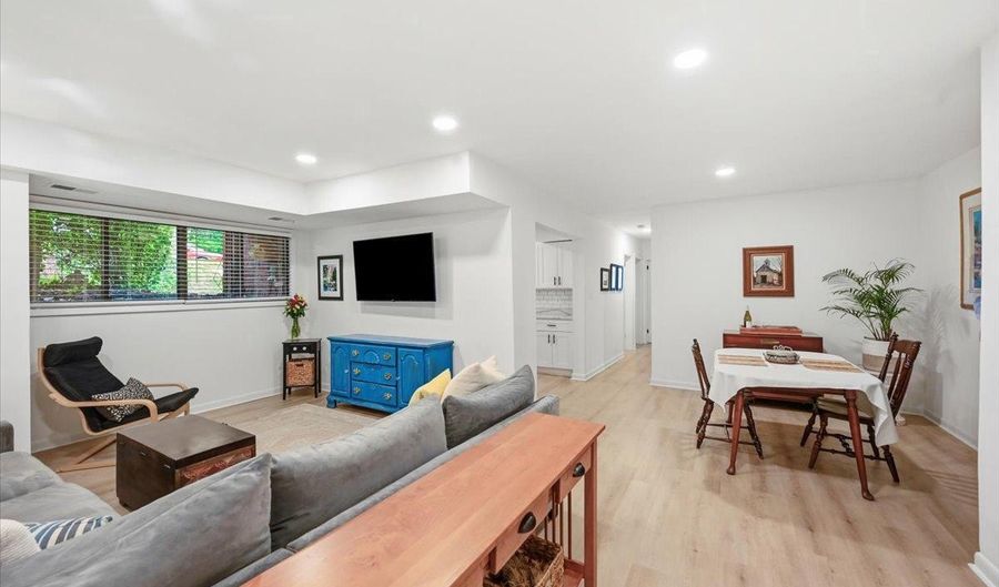 55 SKYHILL Rd 101, Alexandria, VA 22314 - 3 Beds, 2 Bath