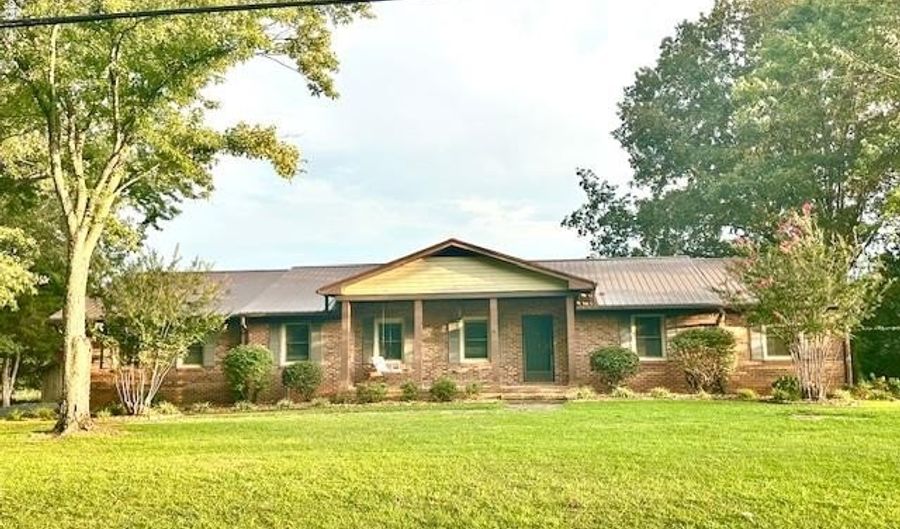 3586 River Rd, Baxter, TN 38544 - 5 Beds, 3 Bath