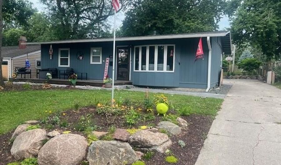 1611 Douglas Ave, Ames, IA 50010 - 4 Beds, 3 Bath