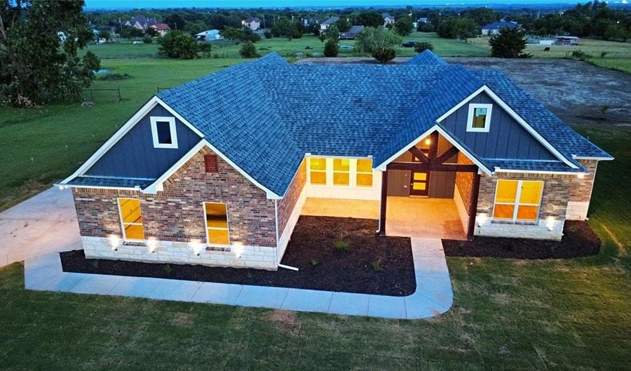 8300 Kelly Ln, Alvarado, TX 76009 - 4 Beds, 3 Bath